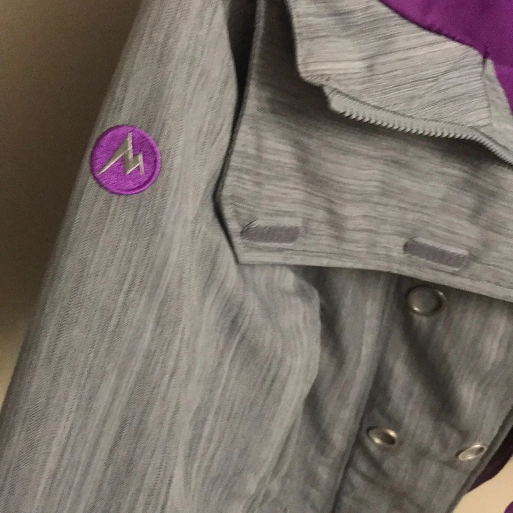 Women’s Marmot Ski/Winter Coat, size M - Picture 6 of 6